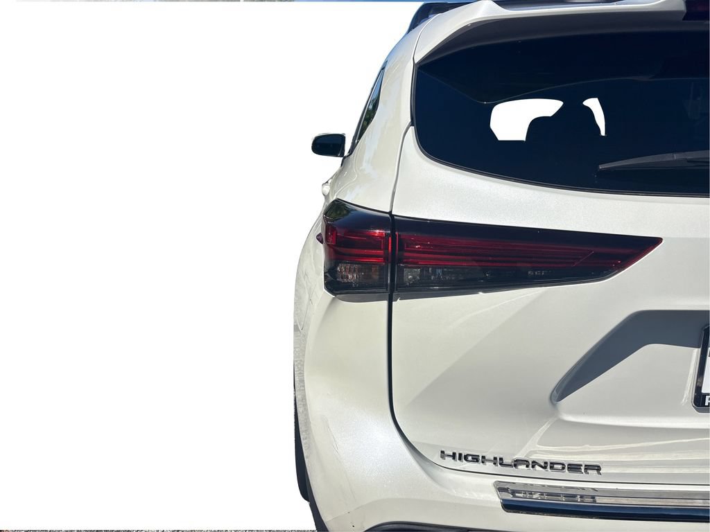Used 2020 Toyota Highlander XLE AWD/4WD image 31