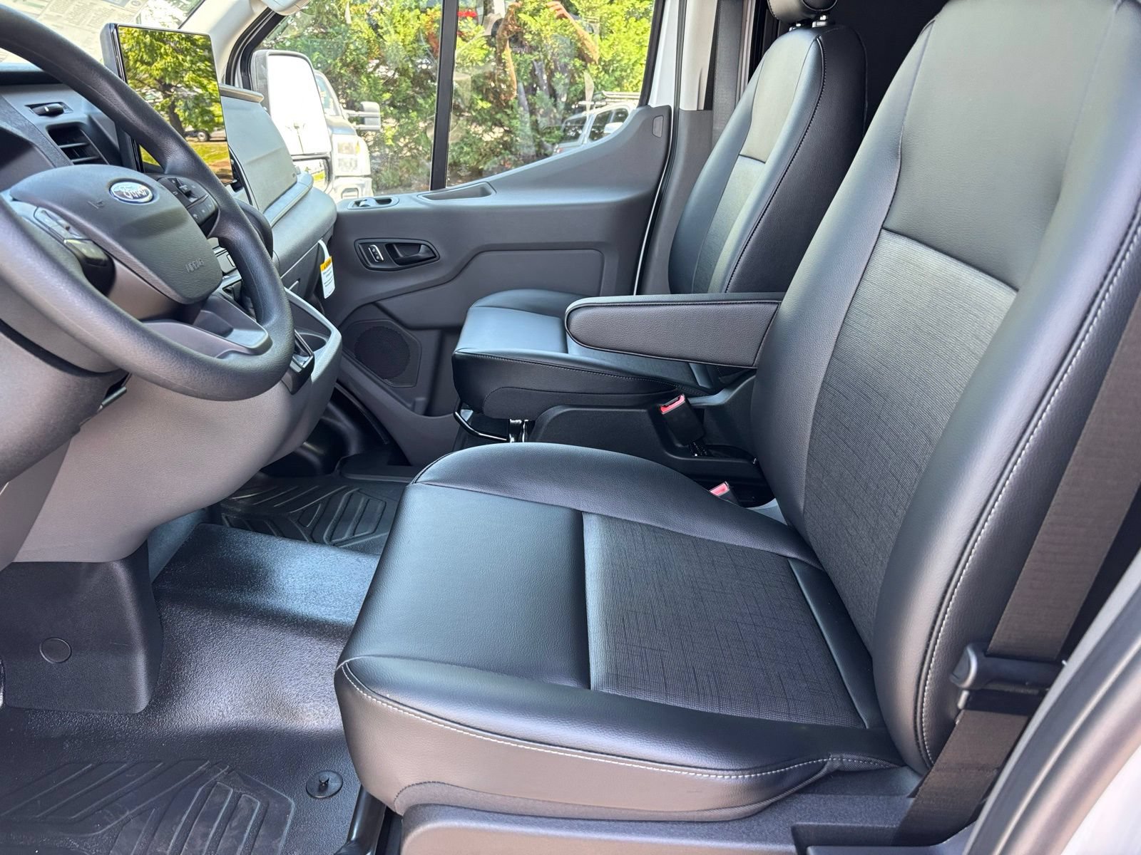 New 2026 Ford Transit 250 148 Medium Roof w/ Load Area Protection Package RWD image 14