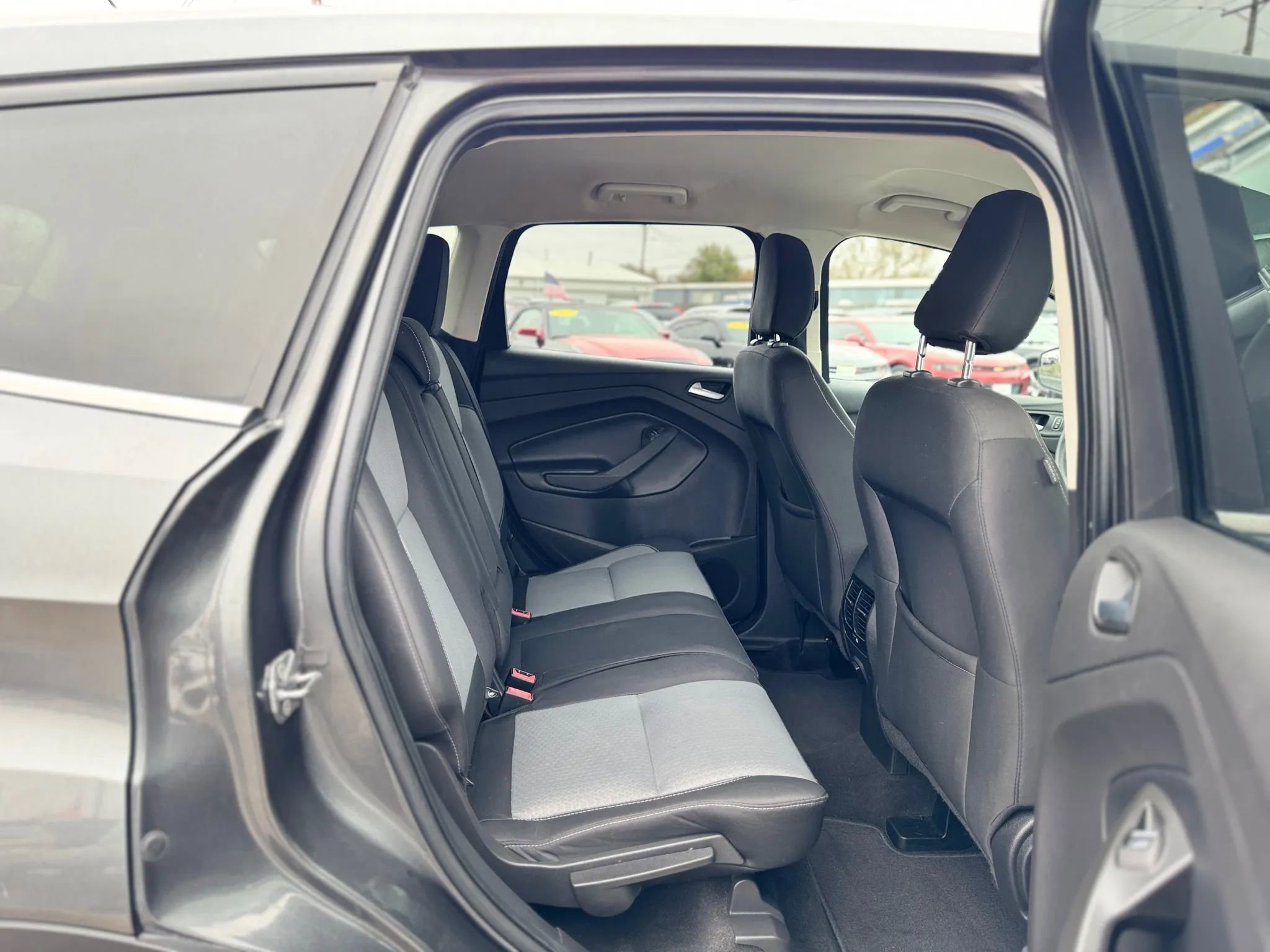Used 2019 Ford Escape SE image 36