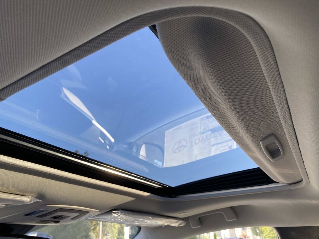 New 2026 Toyota Sienna XLE AWD/4WD image 9