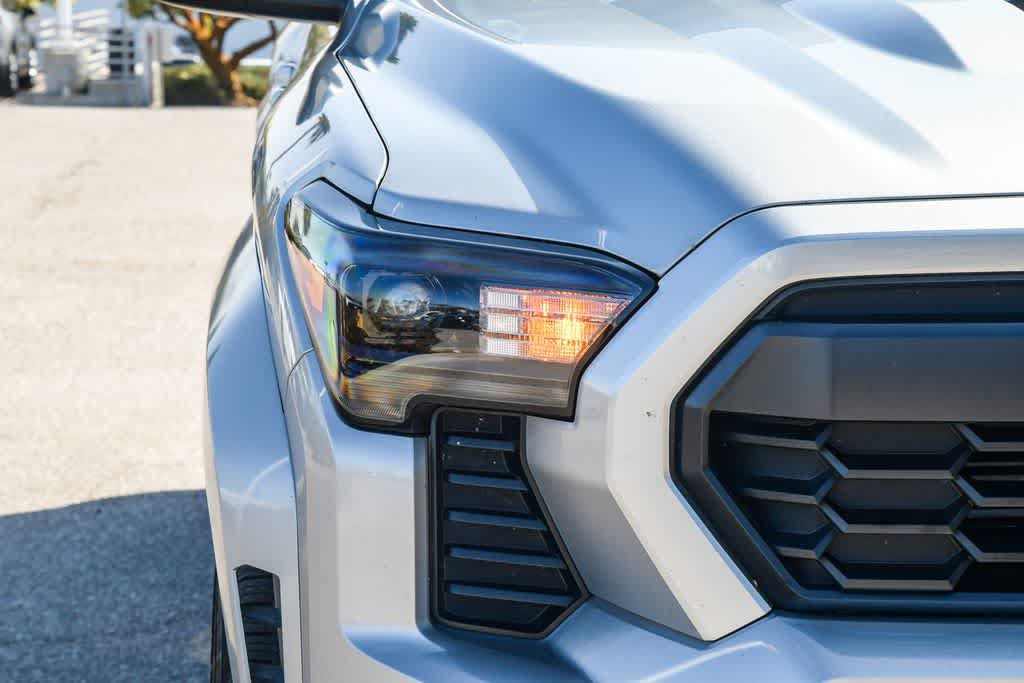Used 2025 Toyota Tacoma TRD Sport AWD/4WD image 4