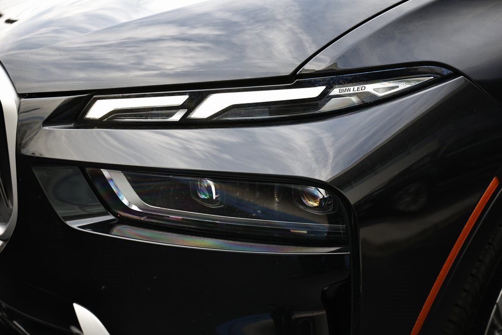 Used 2023 BMW X7 xDrive40i image 12