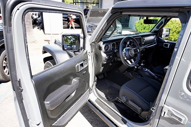 Certified 2023 Jeep Wrangler Unlimited Rubicon 4xe AWD/4WD image 39