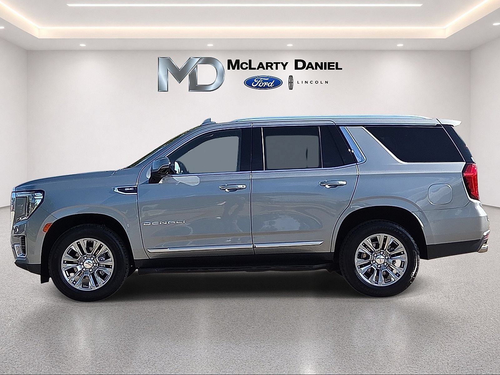 Used 2023 GMC Yukon Denali AWD/4WD image 3
