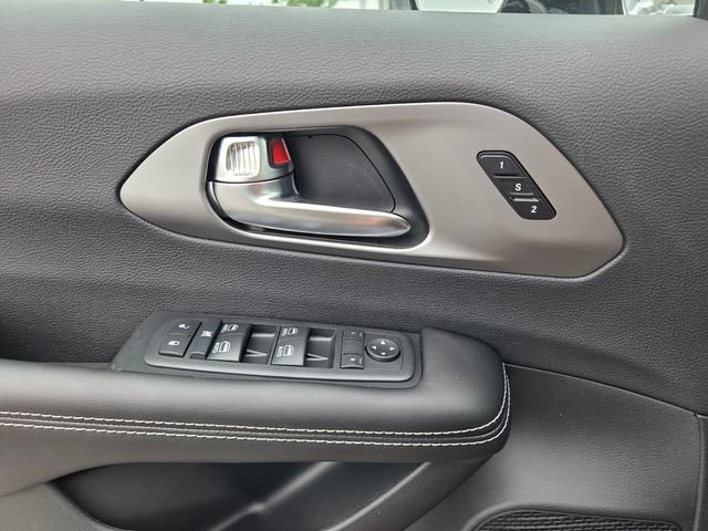 New 2027 Chrysler Pacifica Select FWD image 19