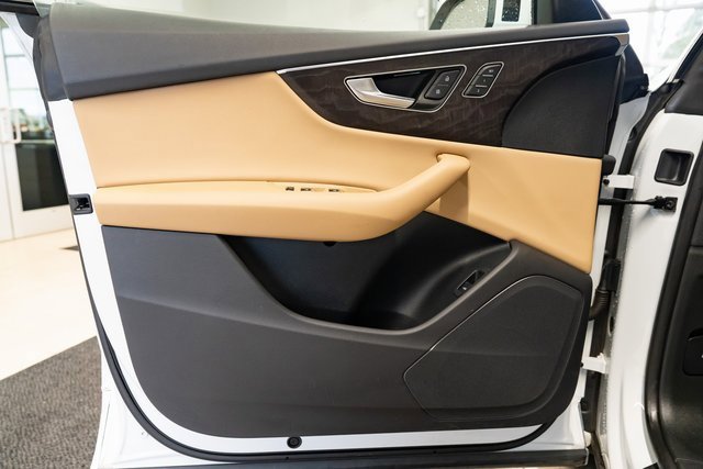 Used 2023 Audi Q8 Premium w/ Convenience Package image 21