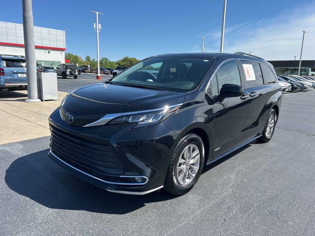 Used 2021 Toyota Sienna XLE