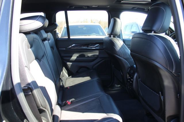 Used 2023 Jeep Grand Cherokee Altitude image 30