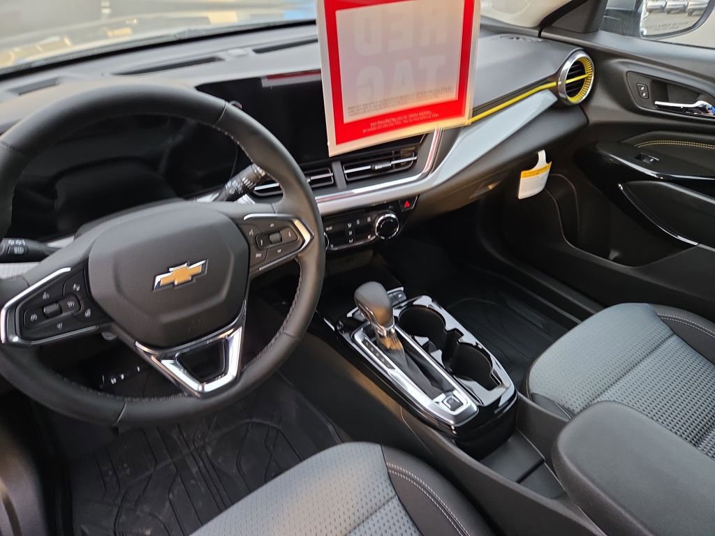 New 2025 Chevrolet Trax LT w/ LT Convenience Package image 31