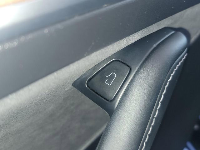 Used 2023 Tesla Model Y Long Range image 27