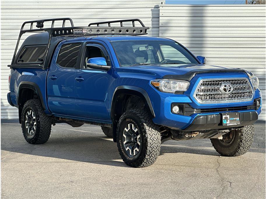 Used 2017 Toyota Tacoma TRD Off-Road image 8
