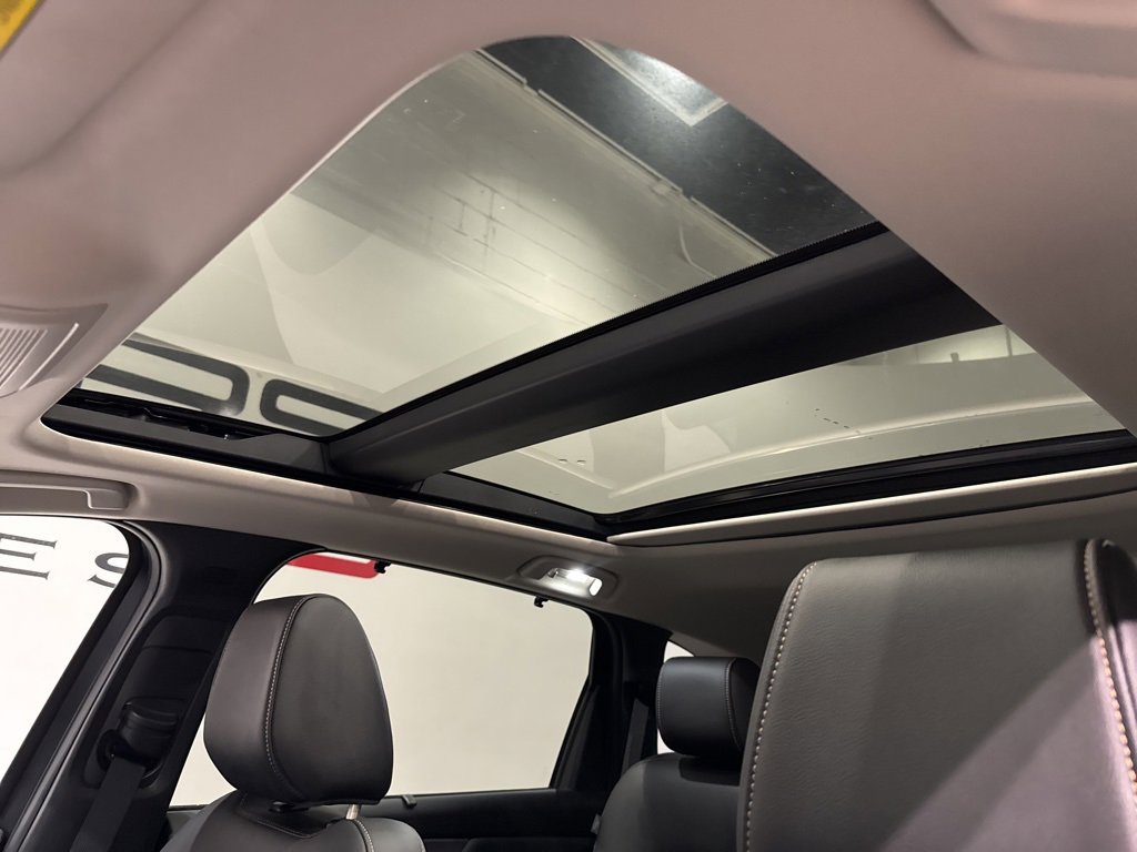 Used 2025 MAZDA CX-70 Plug-In Hybrid w/ Premium Pkg image 10