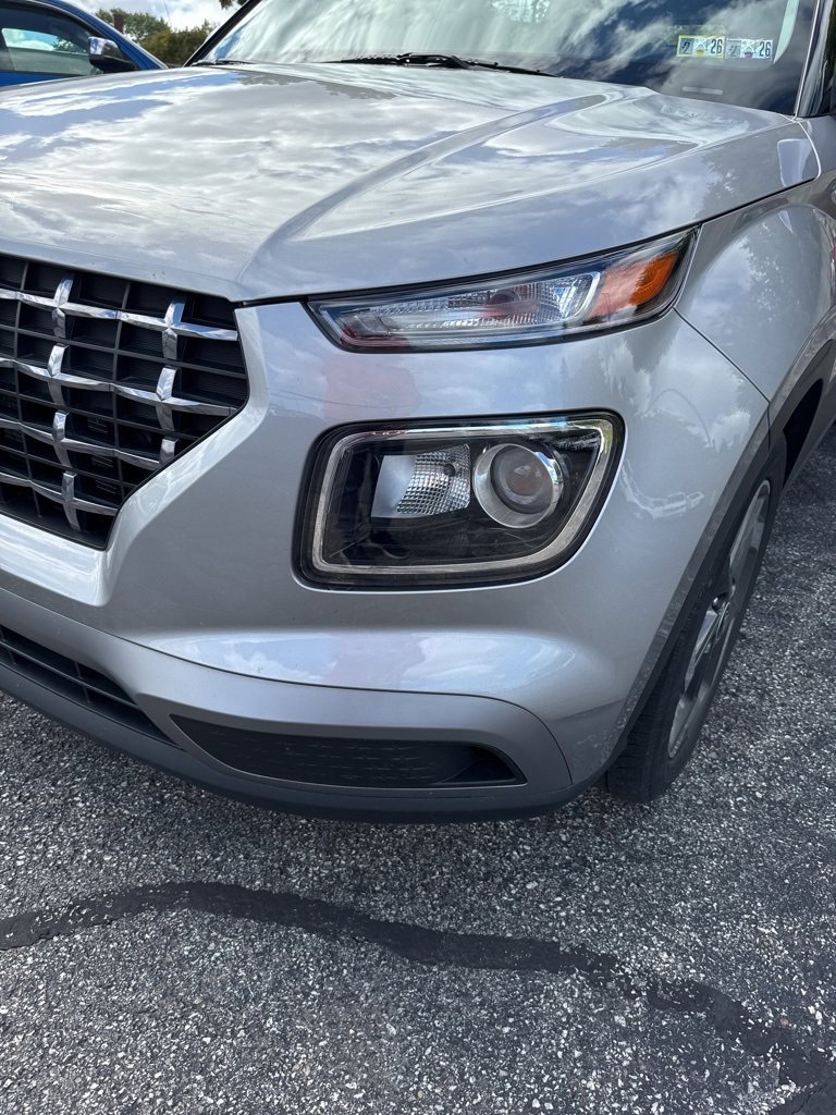 Used 2023 Hyundai Venue SEL image 9