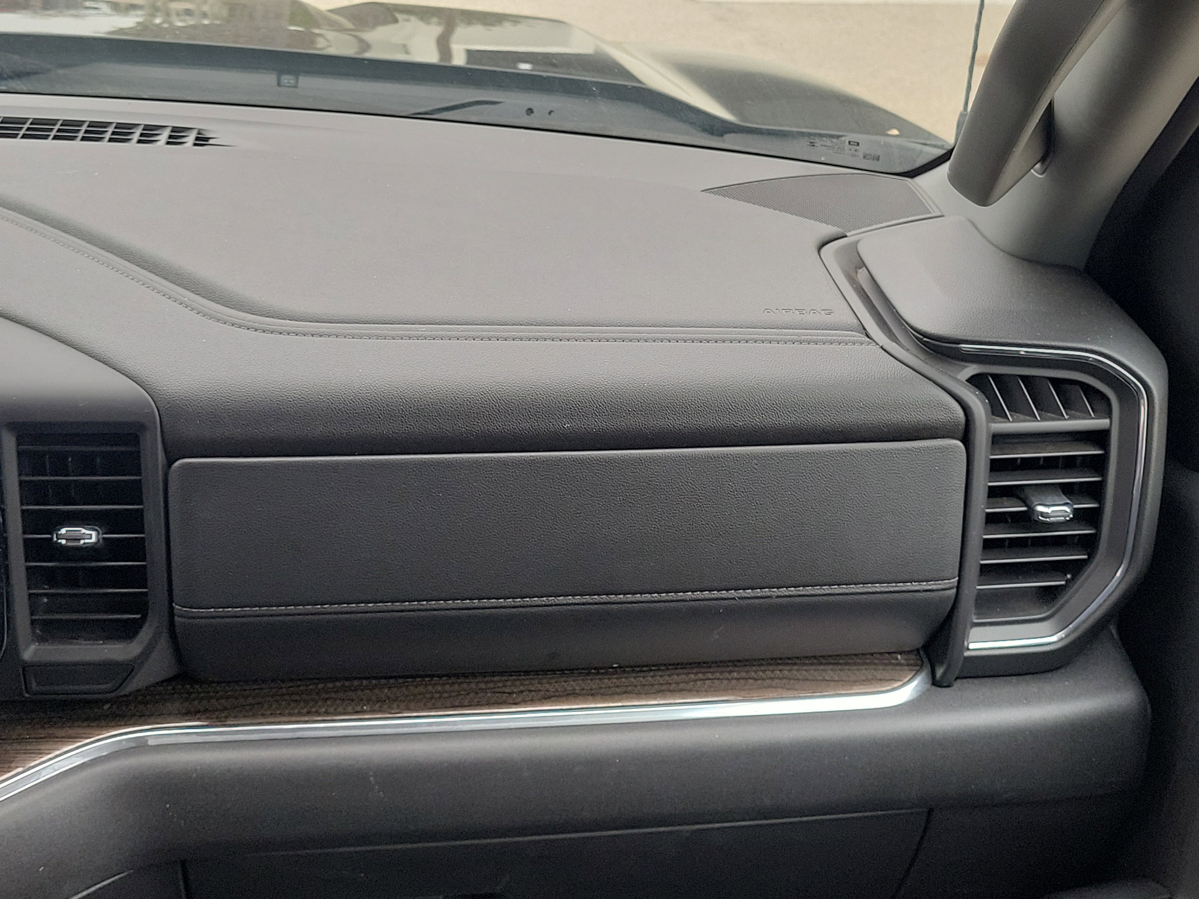 Used 2025 Chevrolet Silverado 1500 LT image 14
