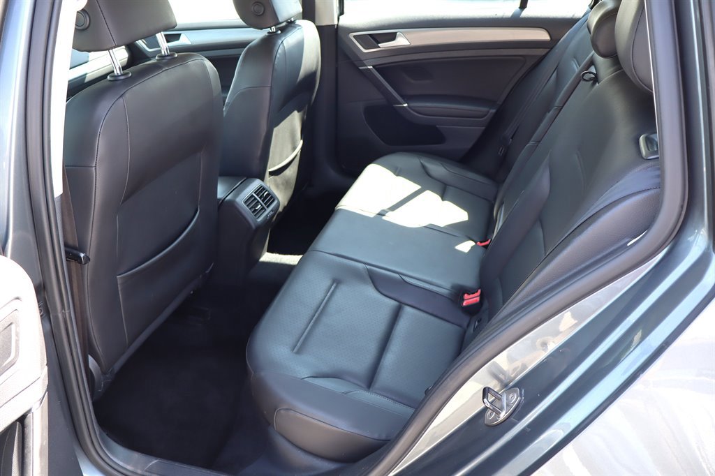 Used 2015 Volkswagen Golf TDI S FWD image 19