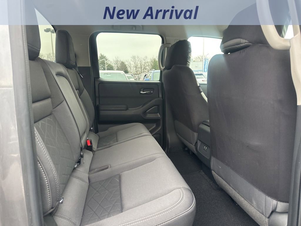 Used 2025 Nissan Frontier SV image 8