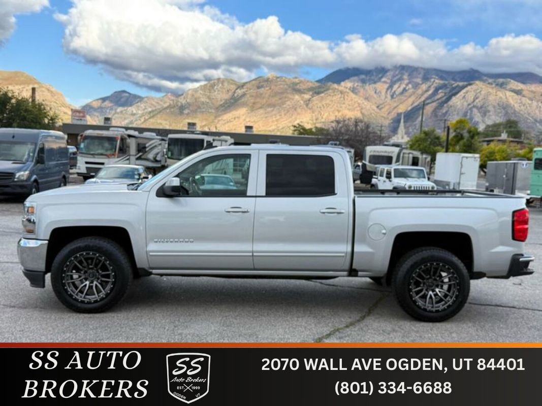 Used 2017 Chevrolet Silverado 1500 LT w/ LT Eassist Package AWD/4WD image 1