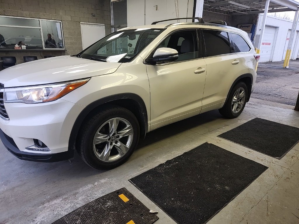 Used 2016 Toyota Highlander Limited image 3