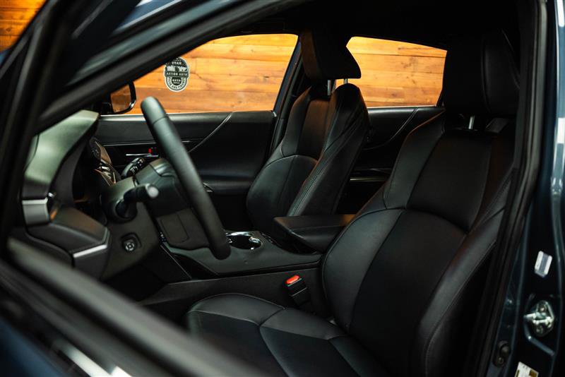 Used 2023 Toyota Venza XLE image 10