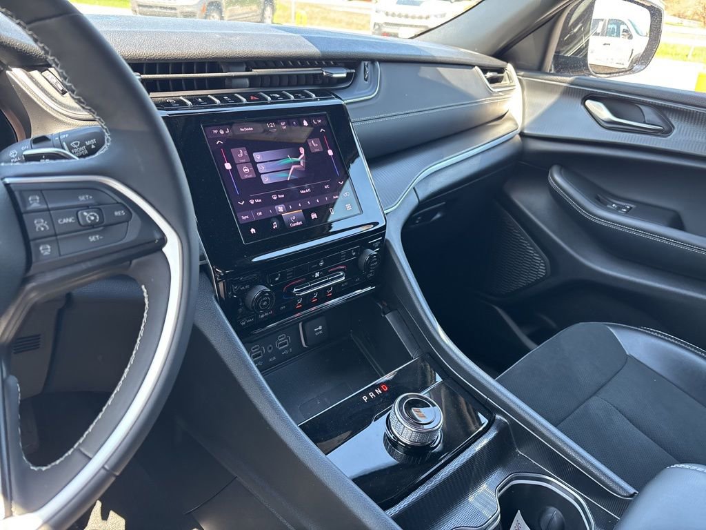 Used 2025 Jeep Grand Cherokee Altitude image 55