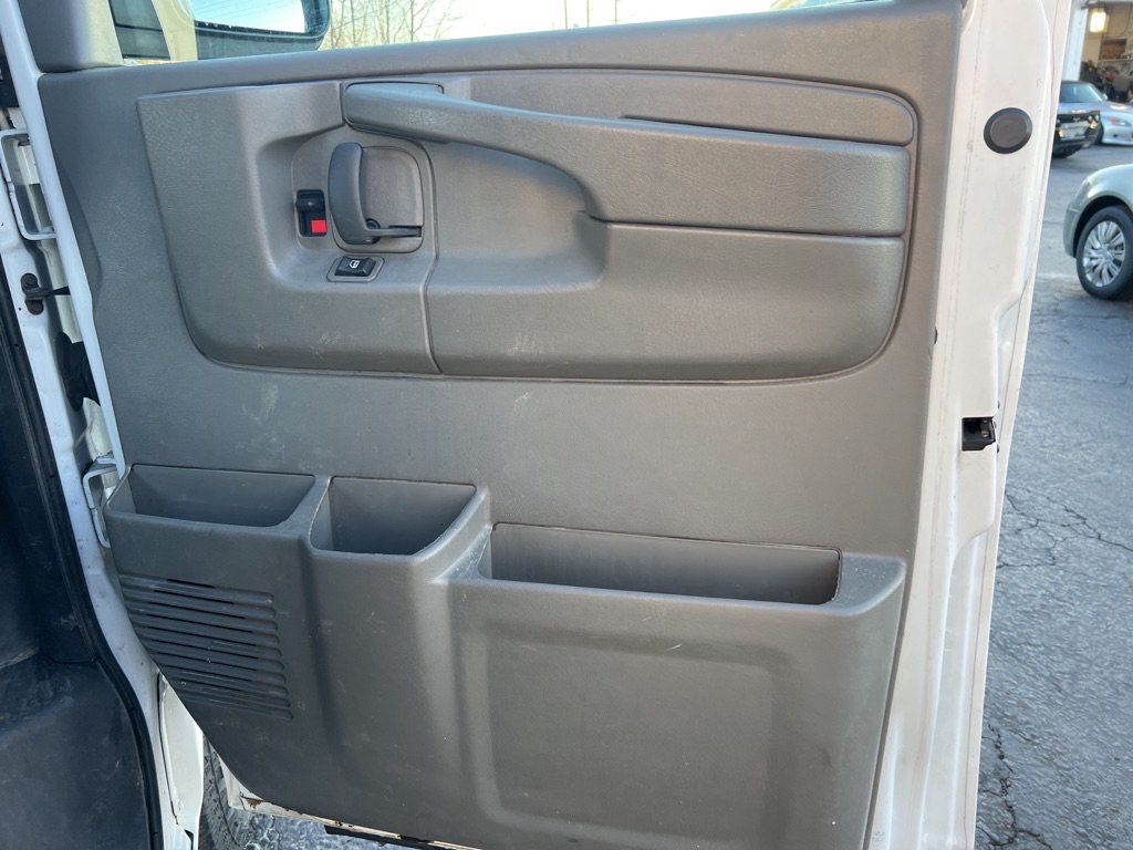 Used 2015 Chevrolet Express 2500 RWD image 13