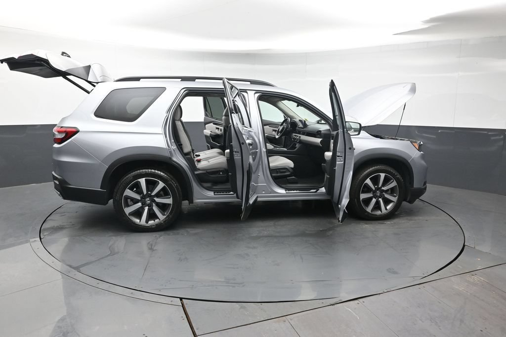 Certified 2025 Honda Pilot Touring image 56