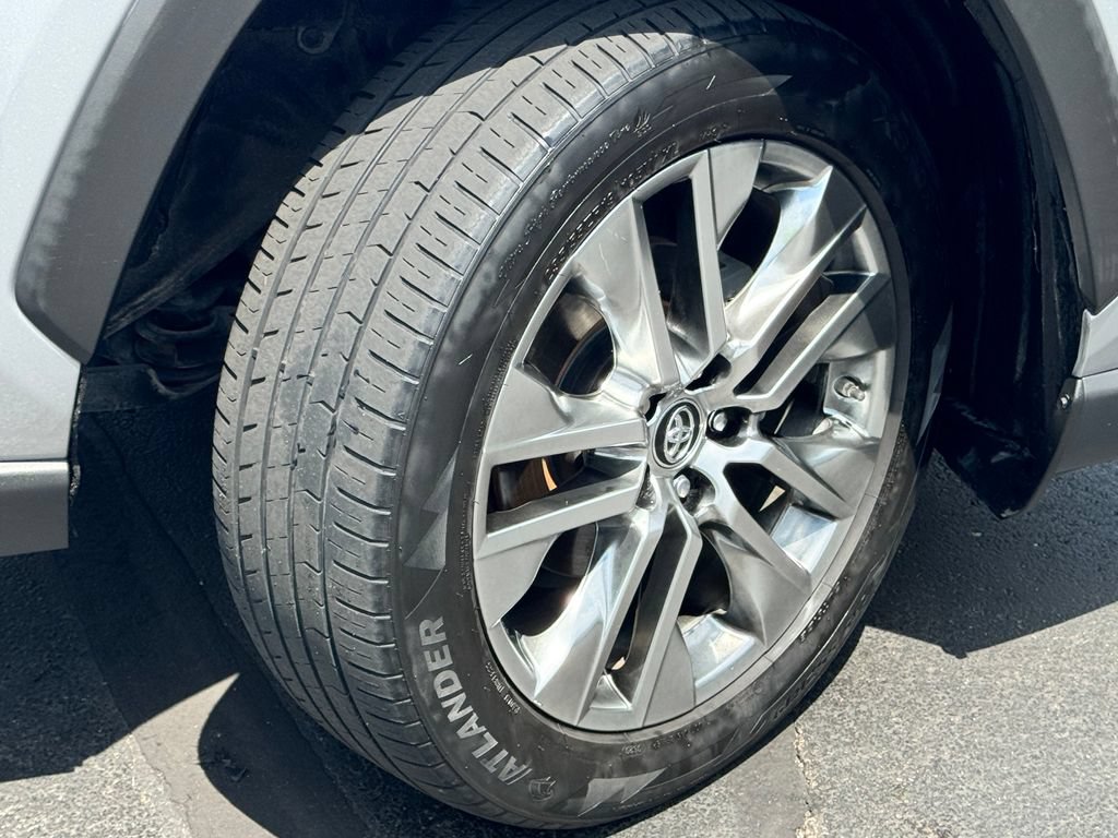 Used 2019 Toyota RAV4 Limited w/ Cold Weather Package FWD image 9