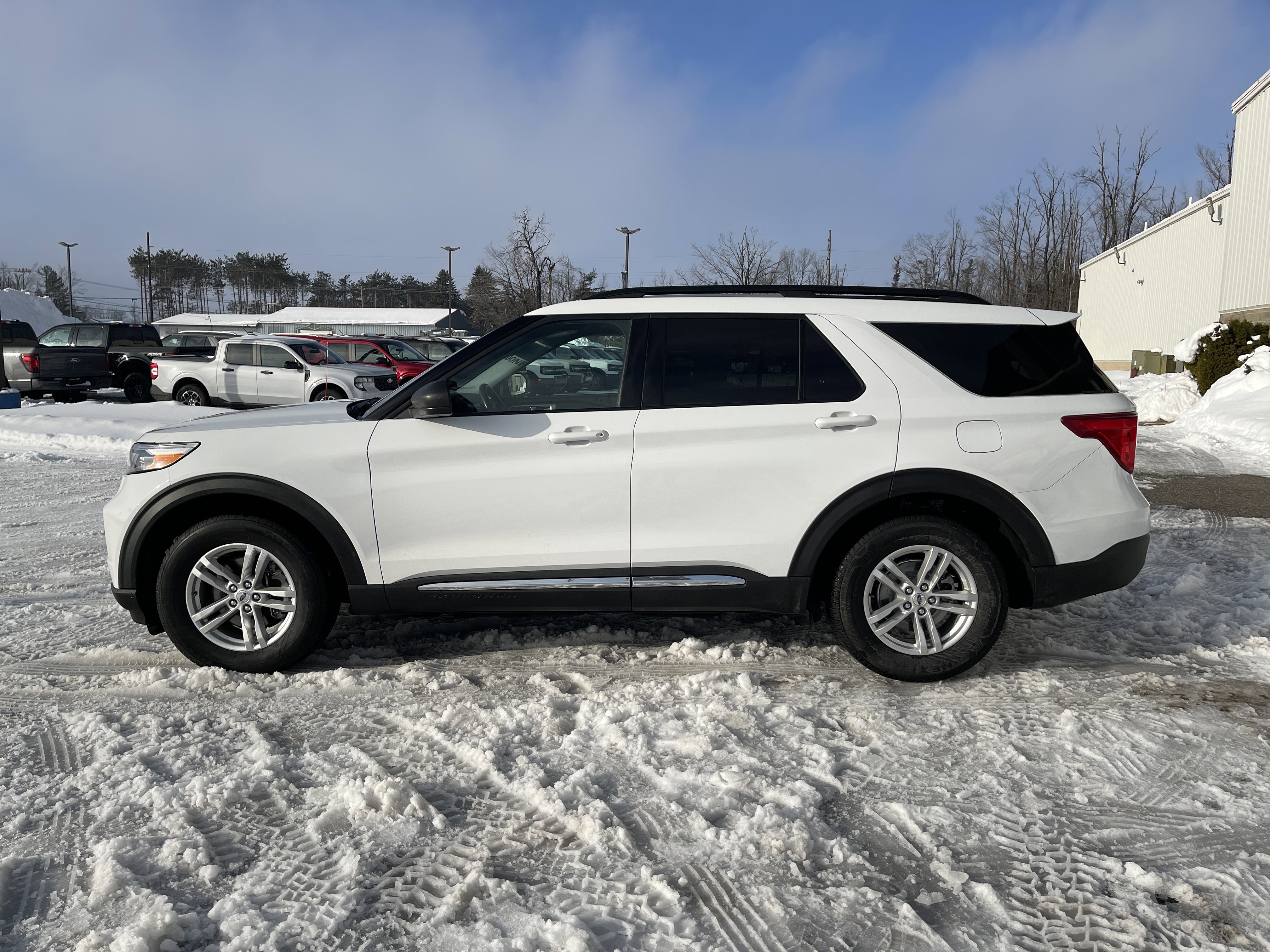 Certified 2022 Ford Explorer XLT image 7