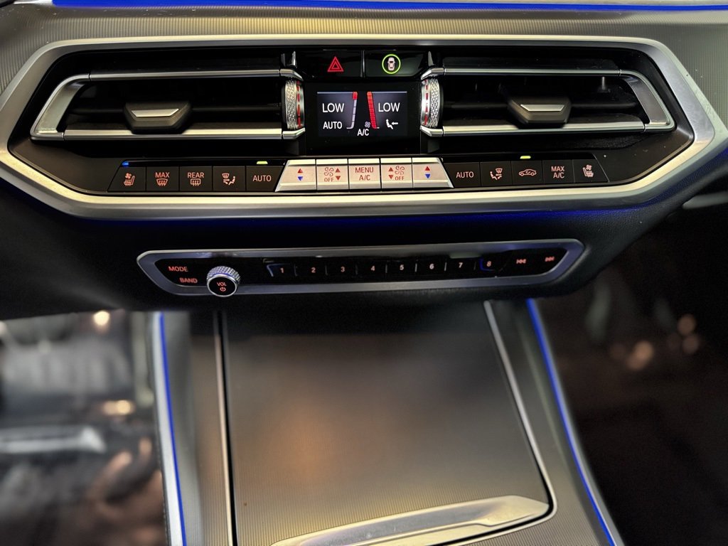 Used 2022 BMW X5 M50i w/ Premium Package image 18