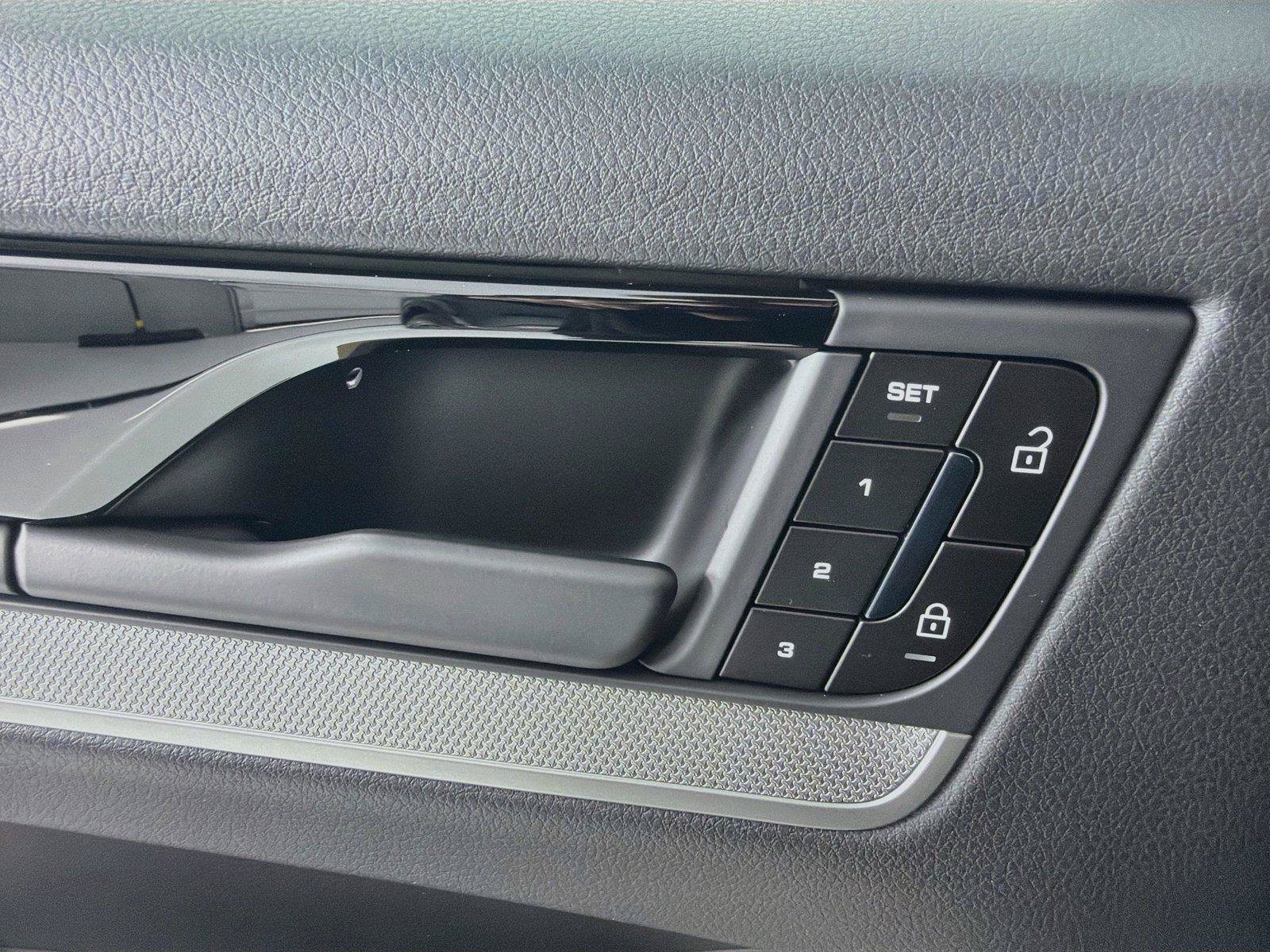 Certified 2026 Porsche Cayenne AWD/4WD image 8