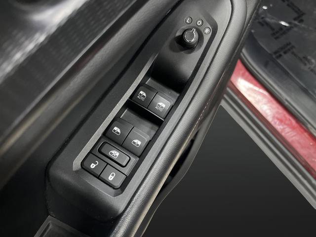 Used 2023 Jeep Grand Cherokee Laredo image 24