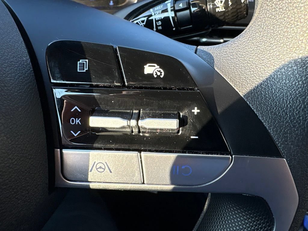 Used 2026 Hyundai Elantra SE FWD image 20