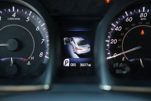 Used 2016 Toyota Avalon Limited image 20