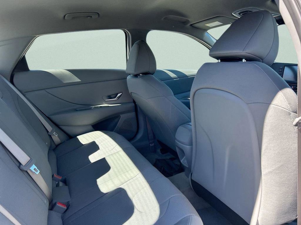 New 2026 Hyundai Elantra SE image 18