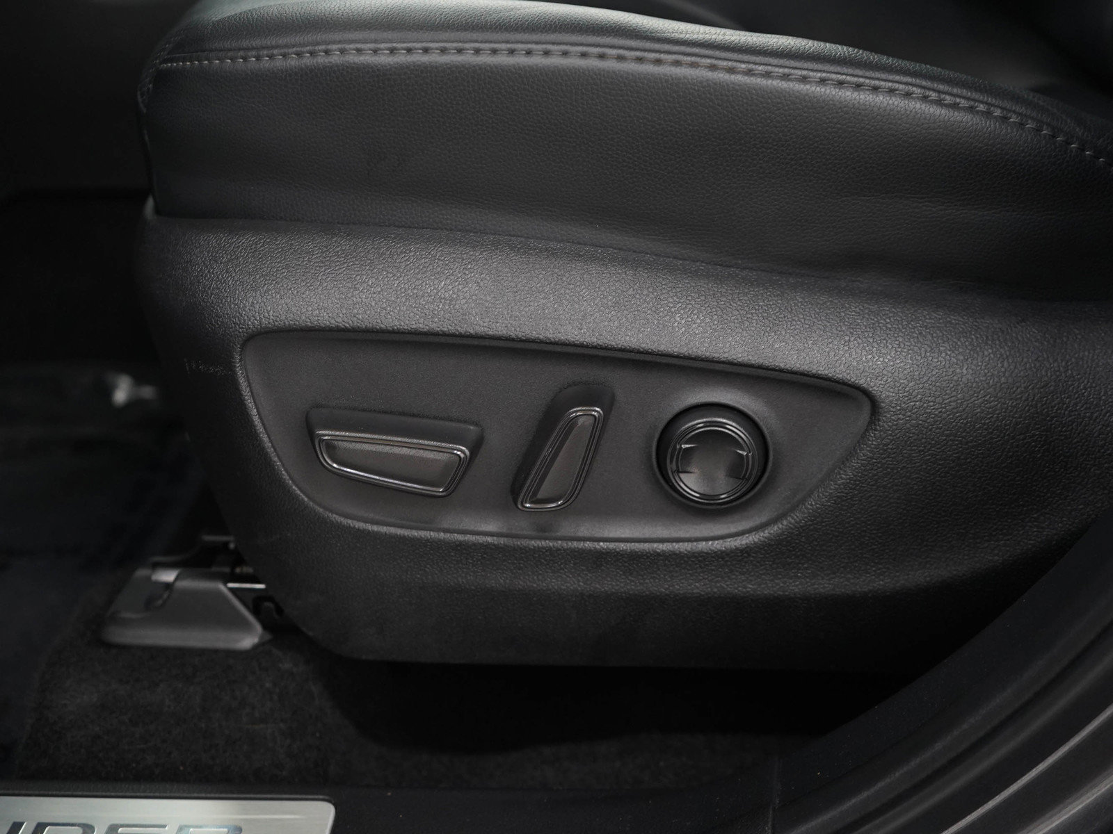 Used 2024 Toyota Highlander Limited AWD/4WD image 29
