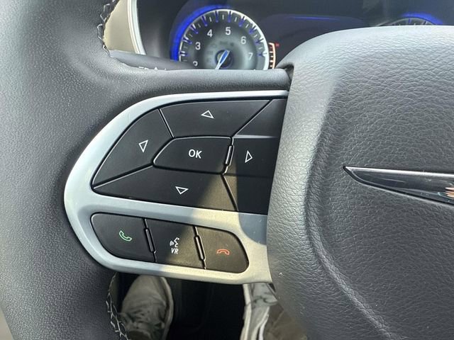 Used 2024 Chrysler Pacifica Touring-L image 35
