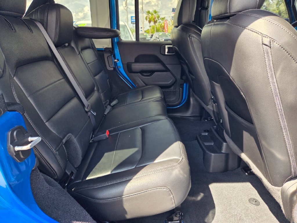 Used 2022 Jeep Wrangler Unlimited Sahara AWD/4WD image 15