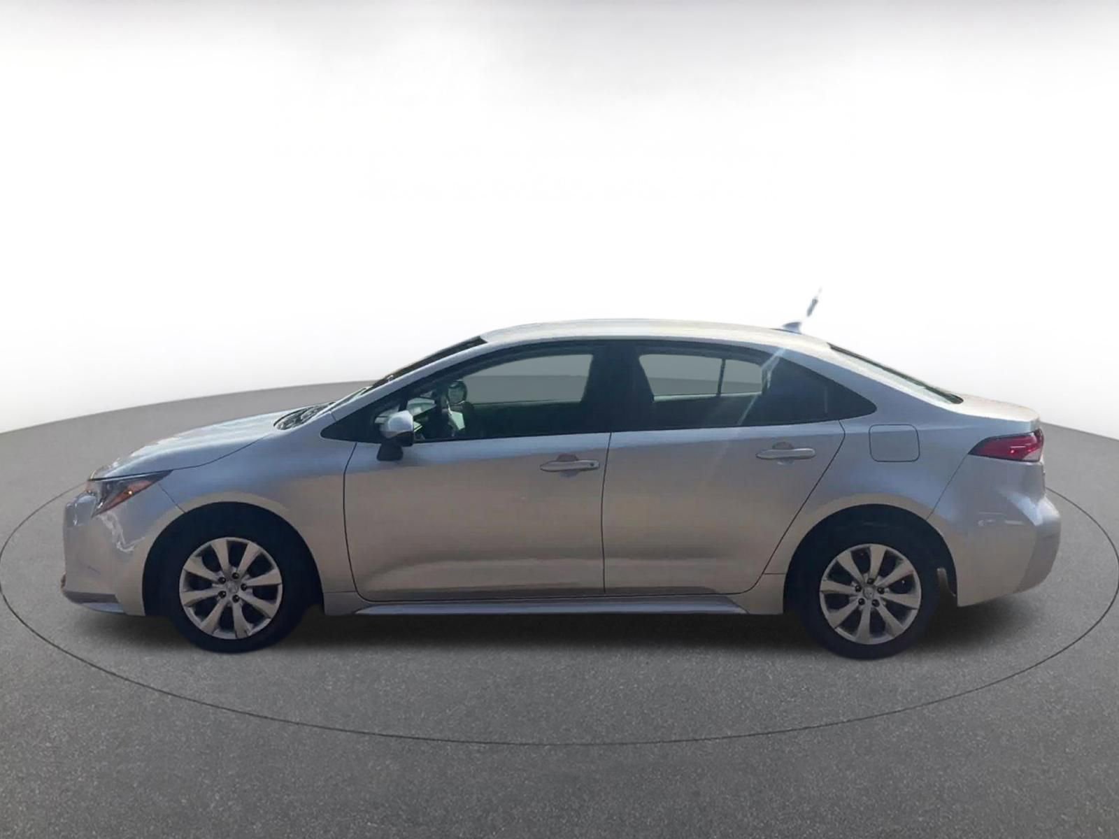 Used 2025 Toyota Corolla LE image 9