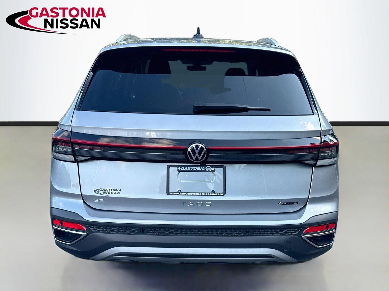 Used 2025 Volkswagen Taos SE AWD/4WD image 7
