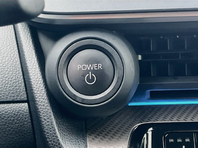 Used 2025 Toyota Prius XLE FWD image 19