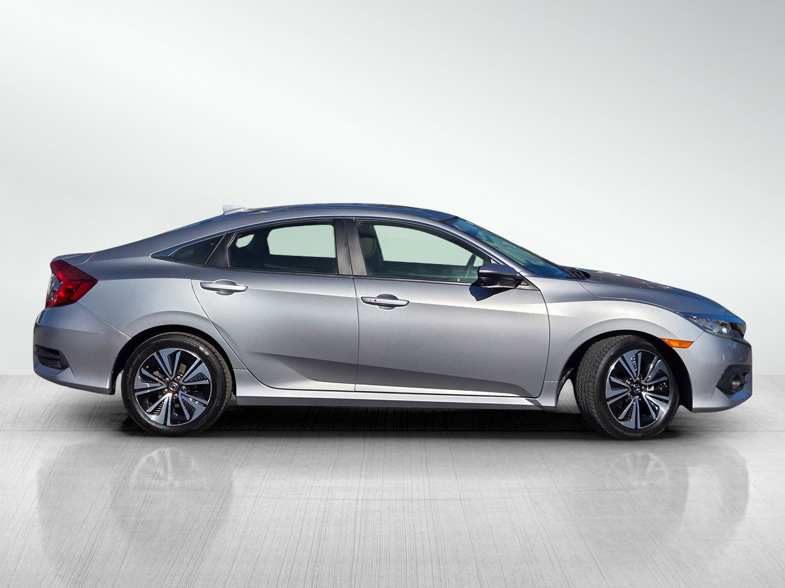 Used 2018 Honda Civic EX-L image 3