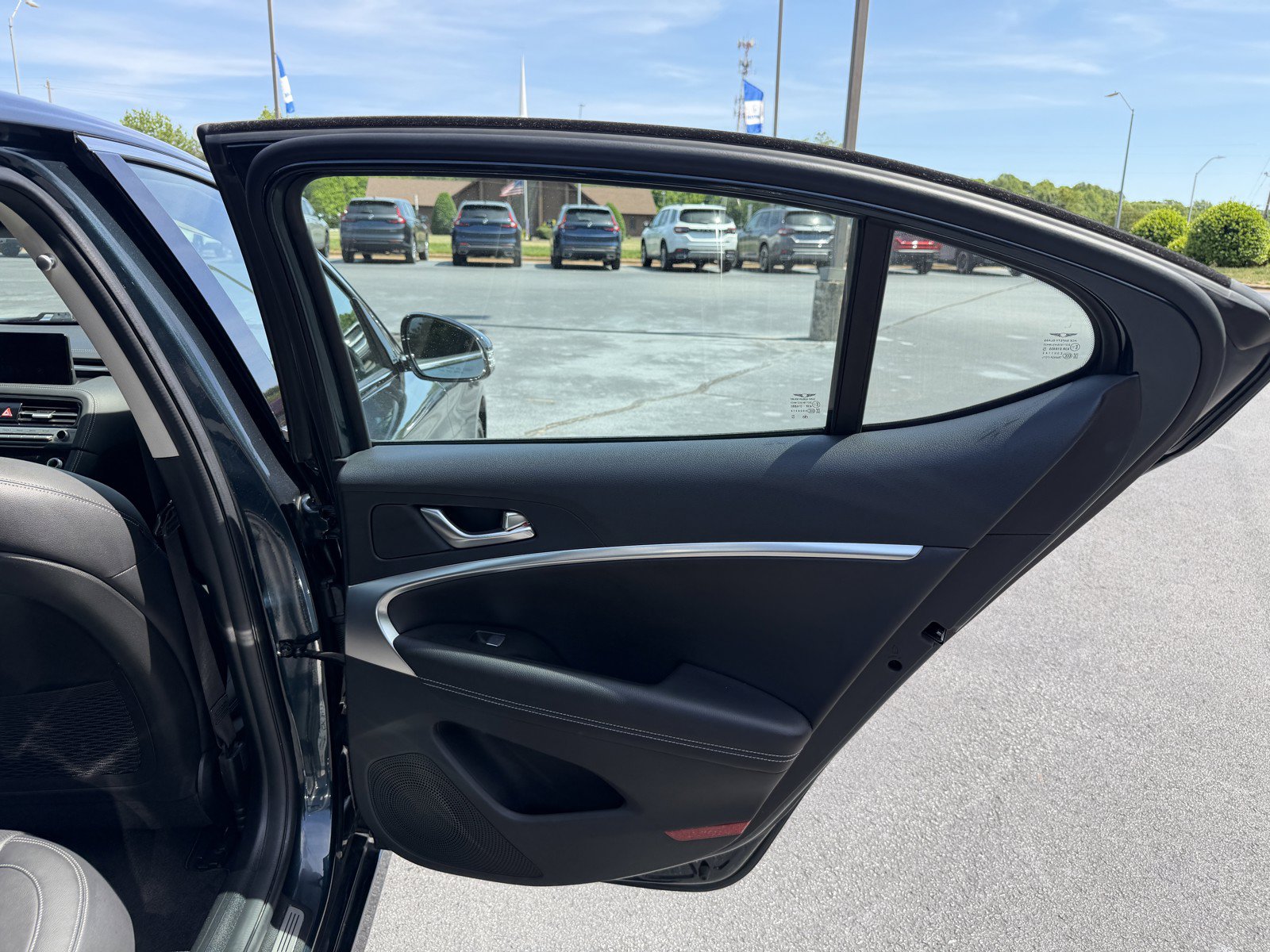 Used 2025 Genesis G70 2.5T RWD image 12