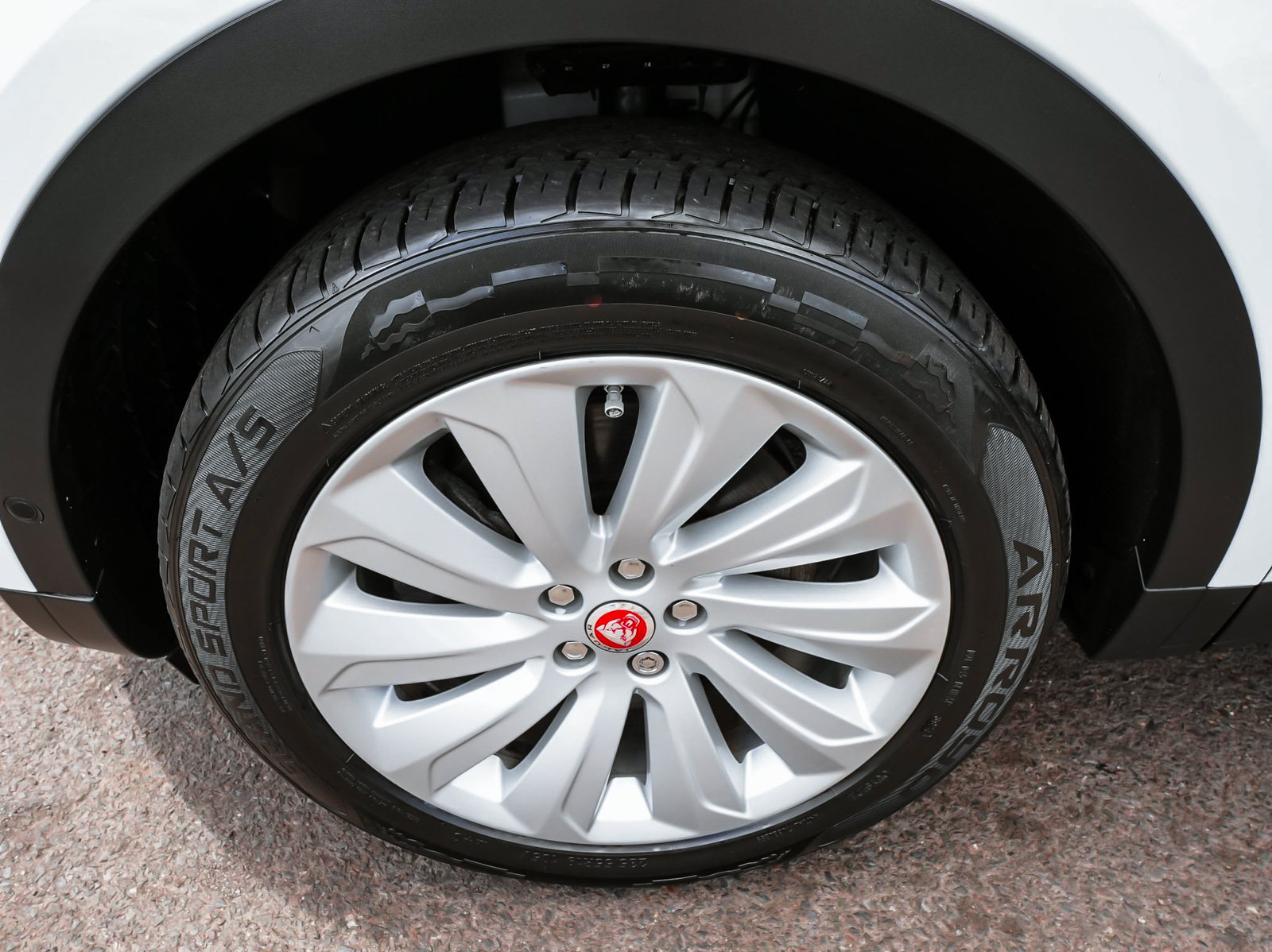 Used 2020 Jaguar E-PACE SE AWD/4WD image 9