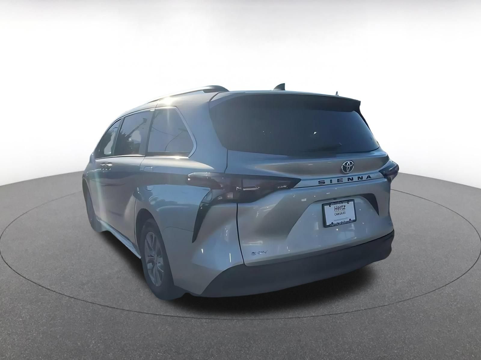 Used 2025 Toyota Sienna XLE FWD image 10