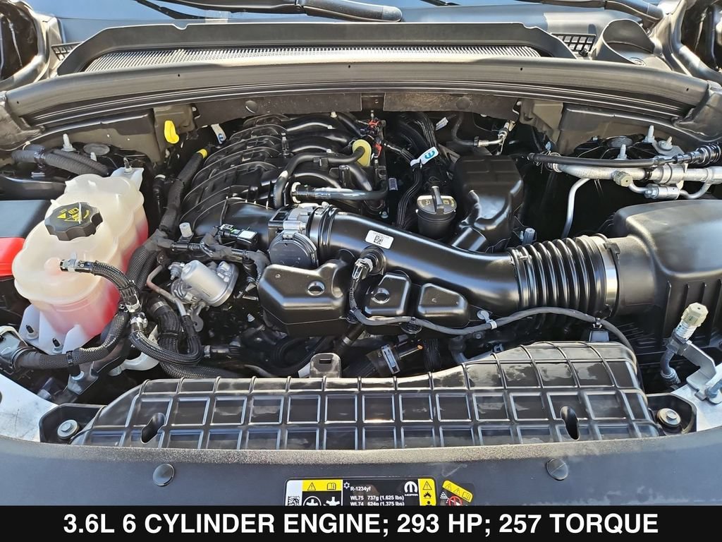 Used 2023 Jeep Grand Cherokee L Limited AWD/4WD image 39