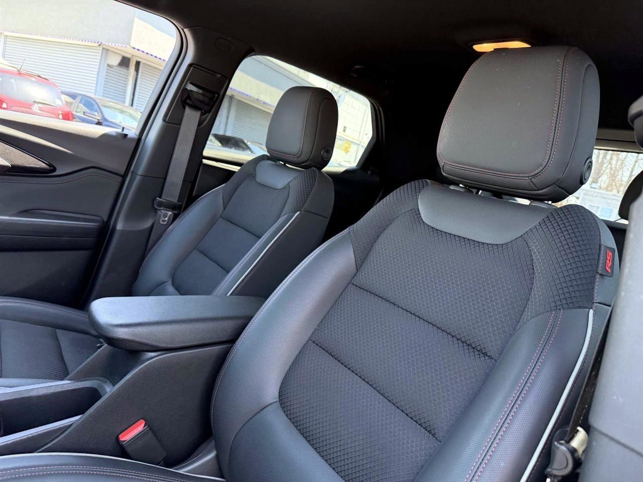 Used 2023 Chevrolet TrailBlazer RS w/ Convenience Package AWD/4WD image 9