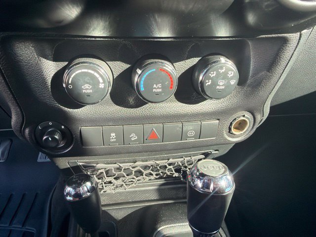 Used 2015 Jeep Wrangler Unlimited Sport w/ Quick Order Package 24S AWD/4WD image 15