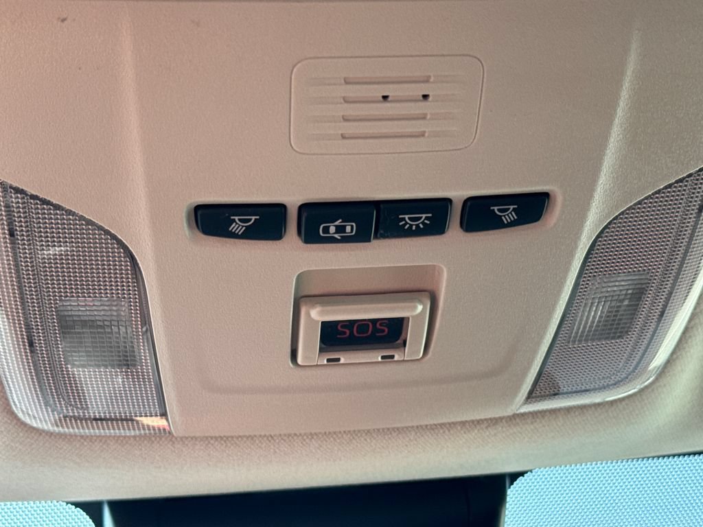 Used 2020 Toyota Corolla LE FWD image 29