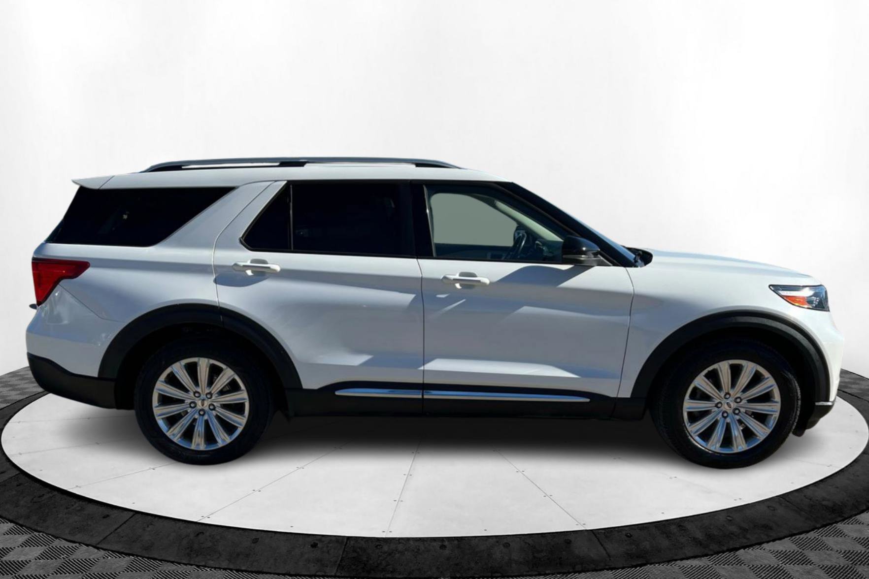 Used 2020 Ford Explorer Limited w/ Class III Trailer Tow Package image 6