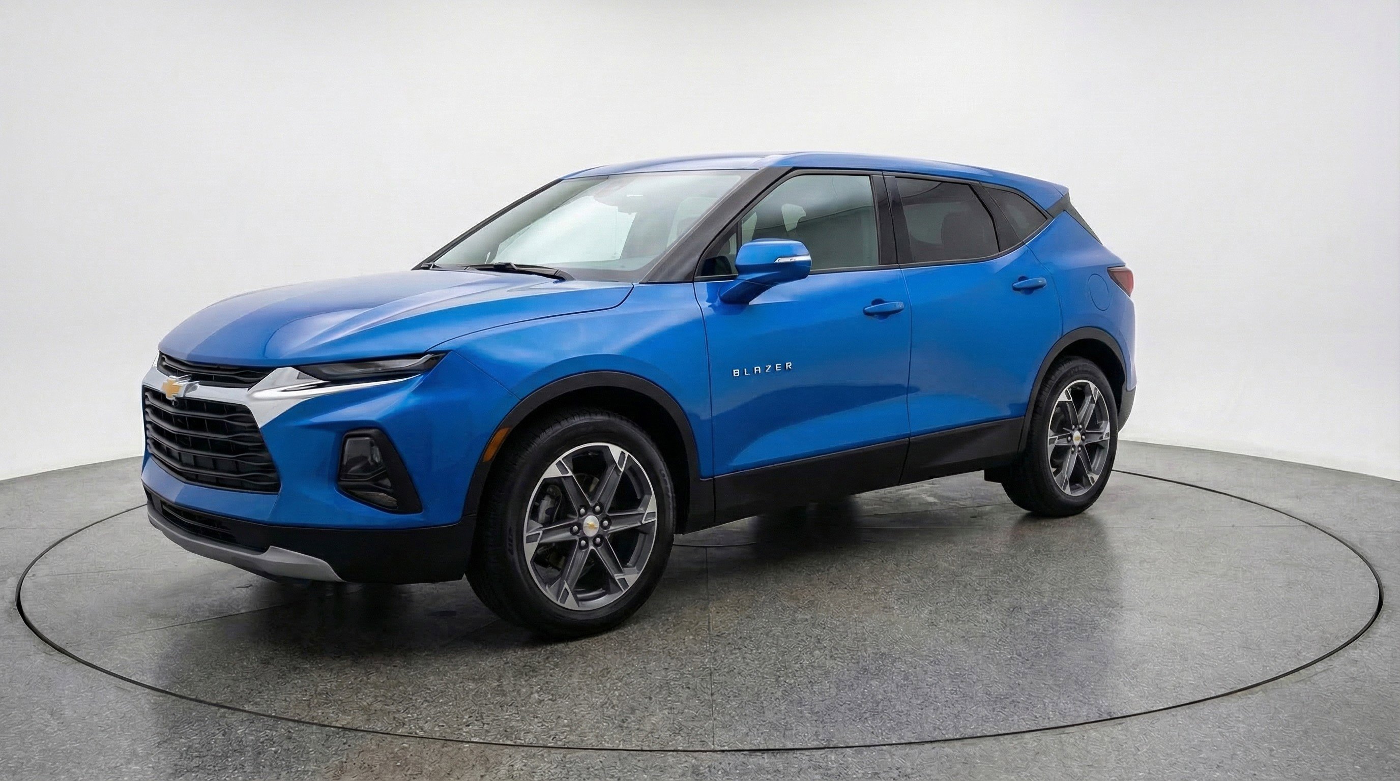 Used 2025 Chevrolet Blazer LT FWD image 3